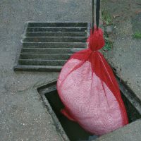 Coussin absorbant pour égouts