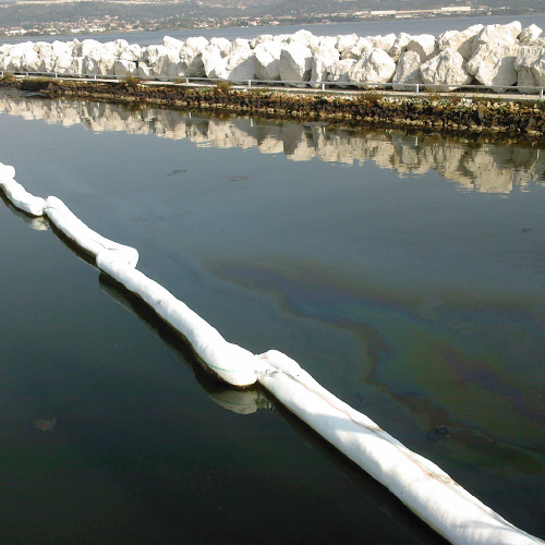 Barrage absorbant pour pollution accidentelle sur l'eau
